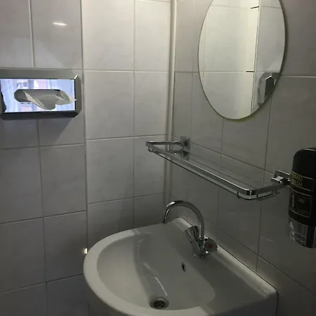 Damrak 2* אמסטרדם