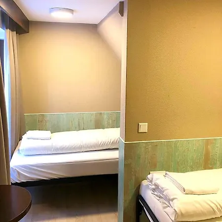 Damrak Hotel 2*